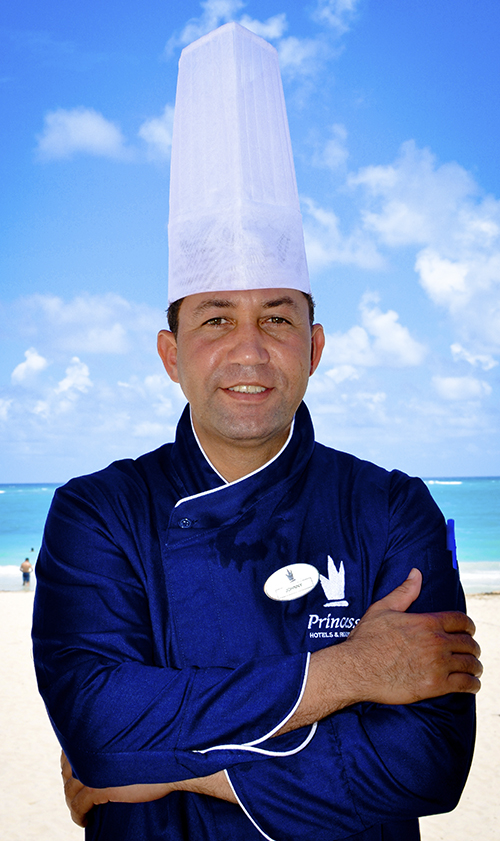 Chef Johnny Perdomo presents the dominican food at the Caribe Club Princess & the Tropical Princess